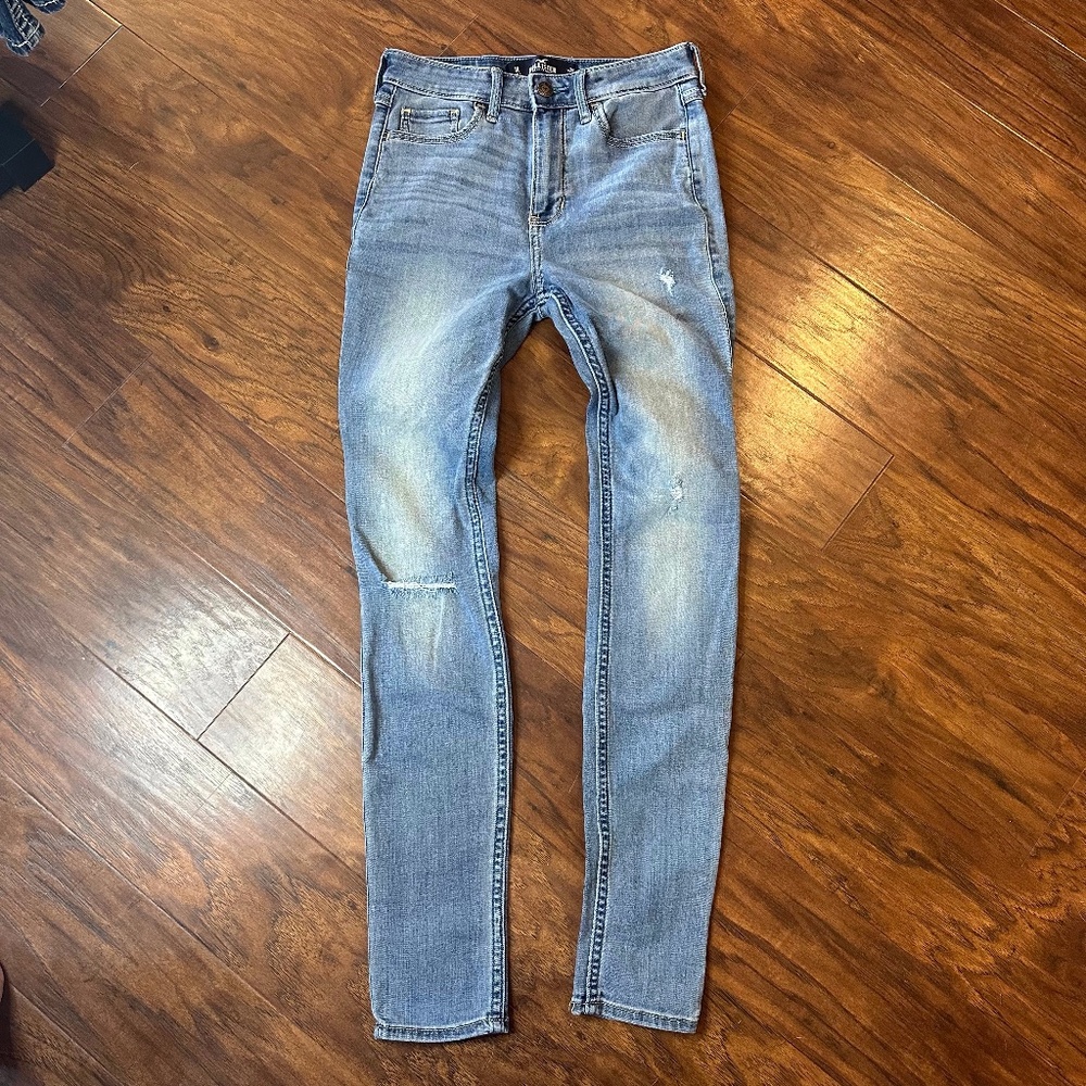 Women’s Hollister high-rise super skinny stretch distressed jeans size 1R